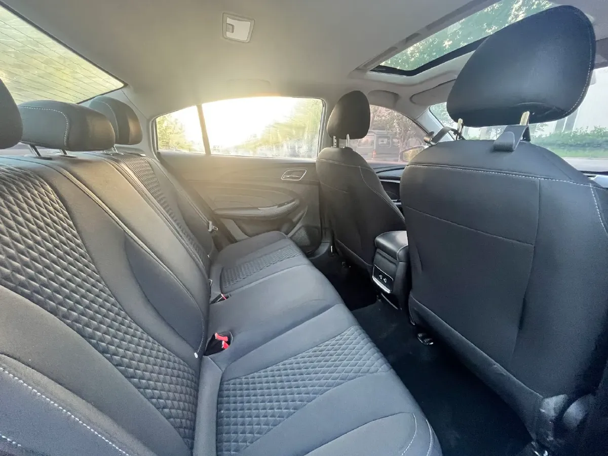 2019 Roewe i5 1.5L 120HP L4 CVT,autocango,china used car exporter,china ev exporter,chinese used car exporter,chinese used ev exporter