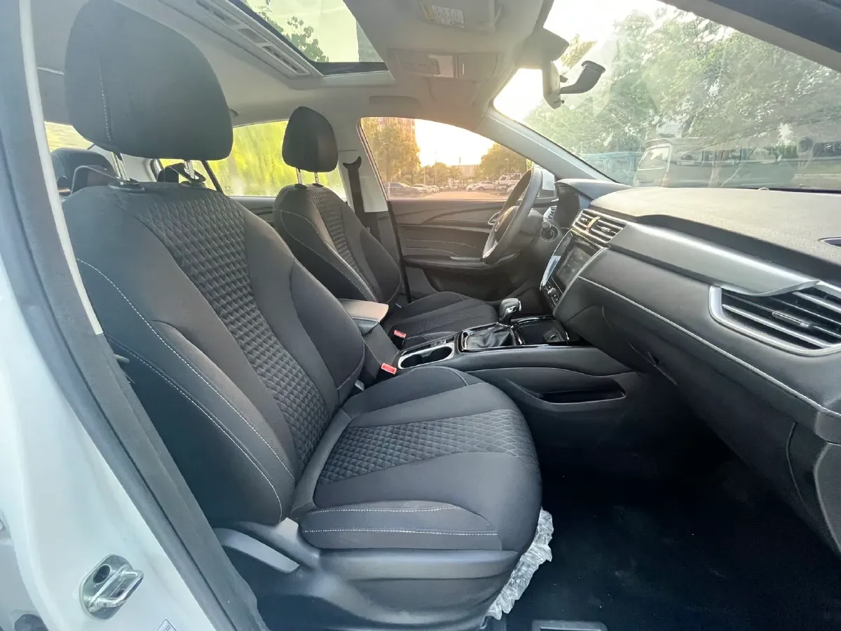2019 Roewe i5 1.5L 120HP L4 CVT,autocango,china used car exporter,china ev exporter,chinese used car exporter,chinese used ev exporter