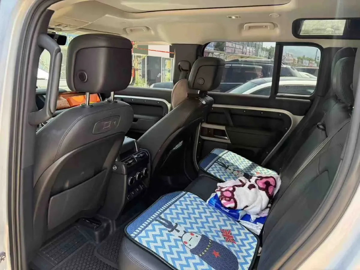 2021 Land Rover Defender 3.0T 400HP L6 8AT,autocango,china used car exporter,china ev exporter,chinese used car exporter,chinese used ev exporter
