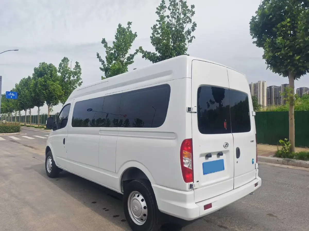 2021 MAXUS XinTu V80 2.0T 127HP L4 6MT,autocango,china used car exporter,china ev exporter,chinese used car exporter,chinese used ev exporter