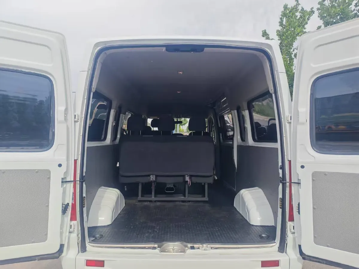 2021 MAXUS XinTu V80 2.0T 127HP L4 6MT,autocango,china used car exporter,china ev exporter,chinese used car exporter,chinese used ev exporter