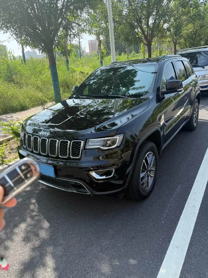 2020 Jeep Grand Cherokee 3.0L 234HP V6 8AT,autocango,china used car exporter,china ev exporter,chinese used car exporter,chinese used ev exporter