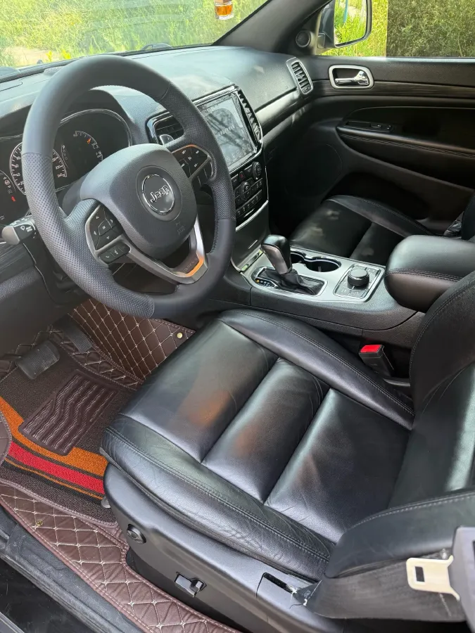 2020 Jeep Grand Cherokee 3.0L 234HP V6 8AT,autocango,china used car exporter,china ev exporter,chinese used car exporter,chinese used ev exporter