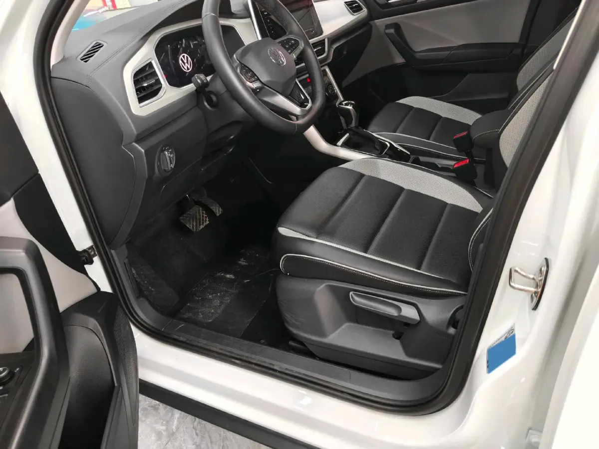 2024 Volkswagen T-Roc 1.4T 150HP L4 7DCT,autocango,china used car exporter,china ev exporter,chinese used car exporter,chinese used ev exporter