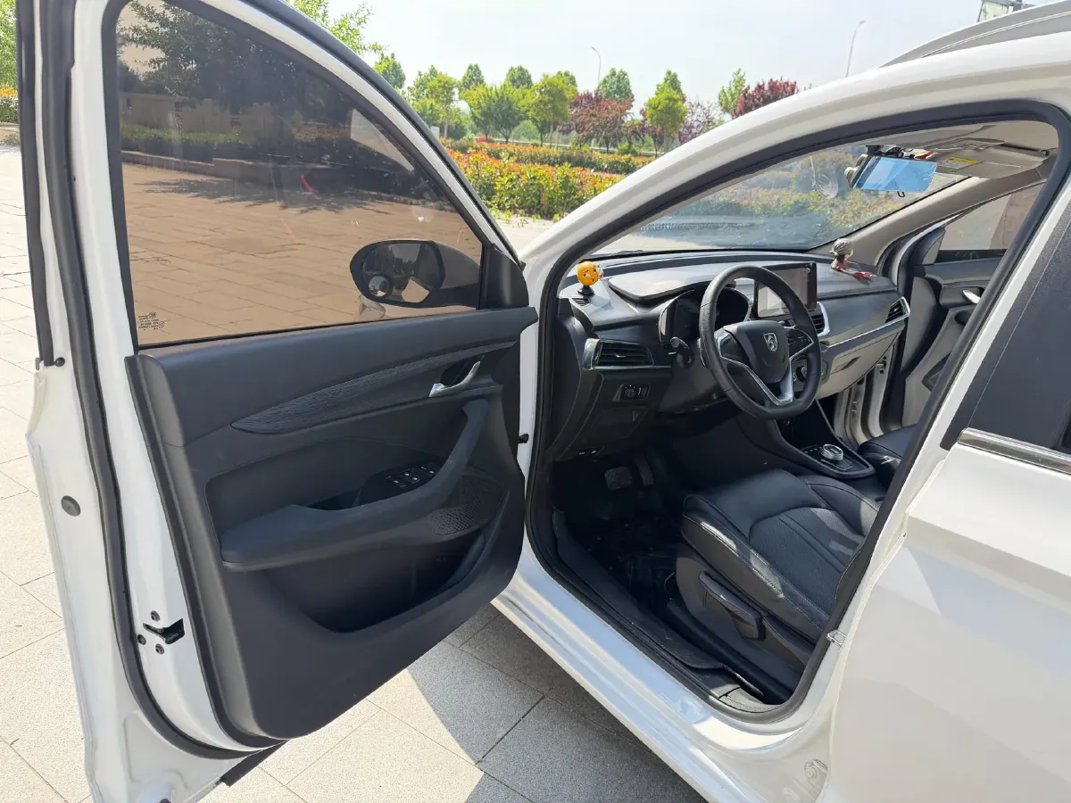 2018 BaoJun 530 1.5T 150HP L4 6MT,autocango,china used car exporter,china ev exporter,chinese used car exporter,chinese used ev exporter