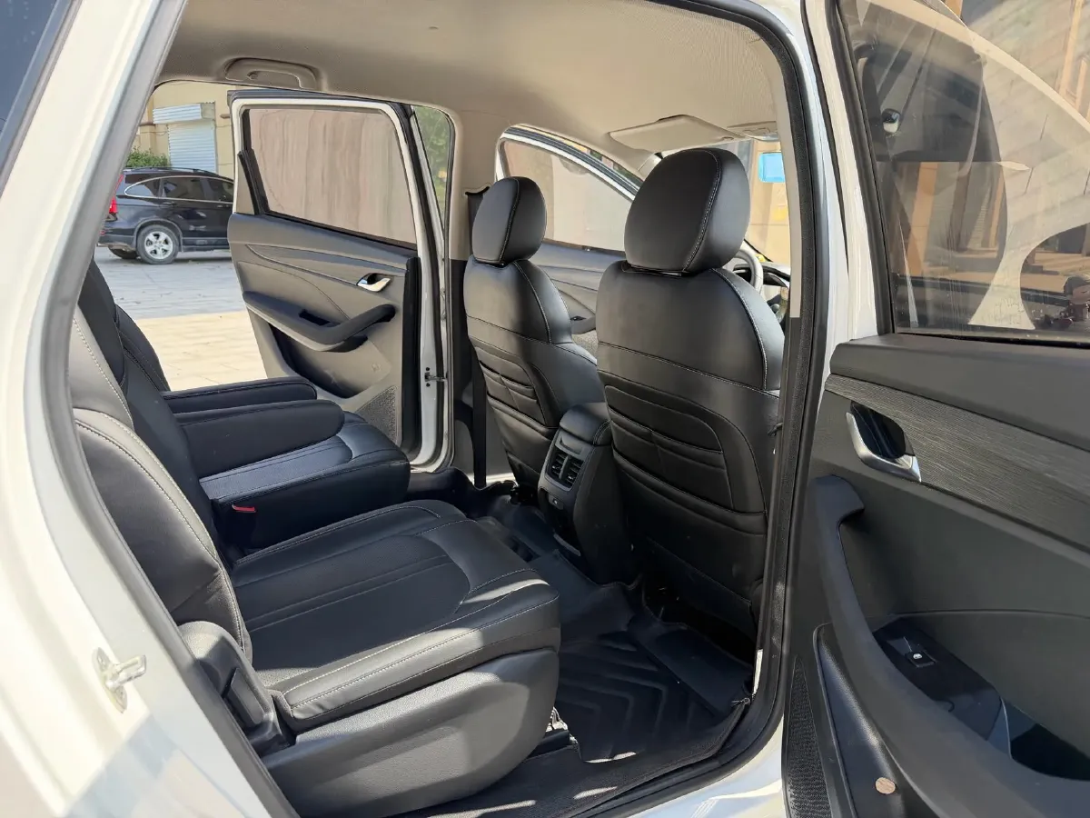 2018 BaoJun 530 1.5T 150HP L4 6MT,autocango,china used car exporter,china ev exporter,chinese used car exporter,chinese used ev exporter