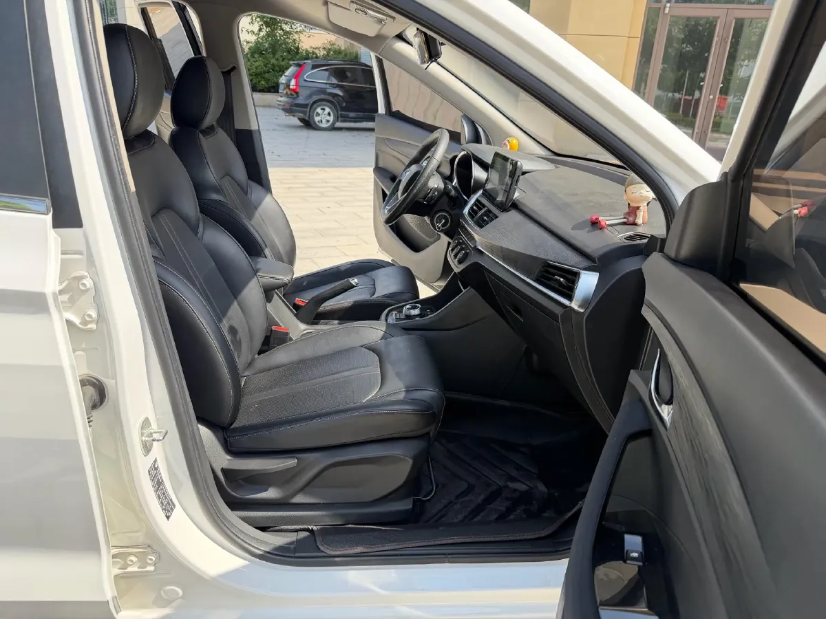 2018 BaoJun 530 1.5T 150HP L4 6MT,autocango,china used car exporter,china ev exporter,chinese used car exporter,chinese used ev exporter