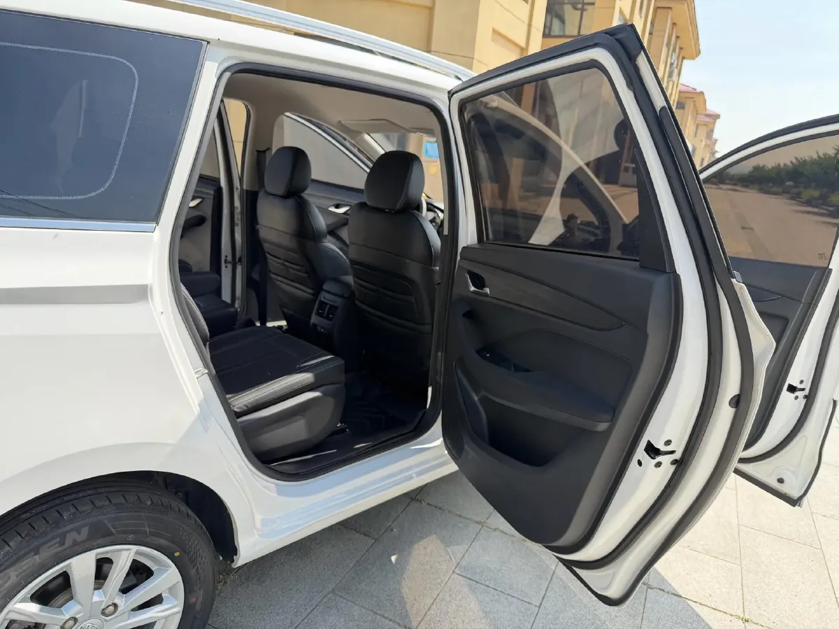 2018 BaoJun 530 1.5T 150HP L4 6MT,autocango,china used car exporter,china ev exporter,chinese used car exporter,chinese used ev exporter