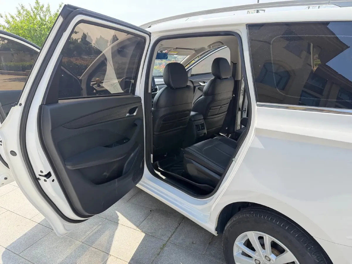 2018 BaoJun 530 1.5T 150HP L4 6MT,autocango,china used car exporter,china ev exporter,chinese used car exporter,chinese used ev exporter