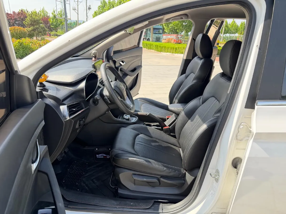 2018 BaoJun 530 1.5T 150HP L4 6MT,autocango,china used car exporter,china ev exporter,chinese used car exporter,chinese used ev exporter