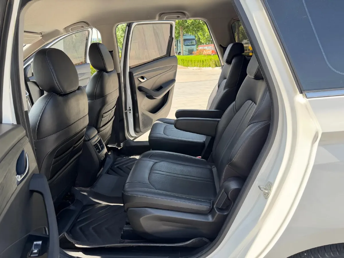 2018 BaoJun 530 1.5T 150HP L4 6MT,autocango,china used car exporter,china ev exporter,chinese used car exporter,chinese used ev exporter