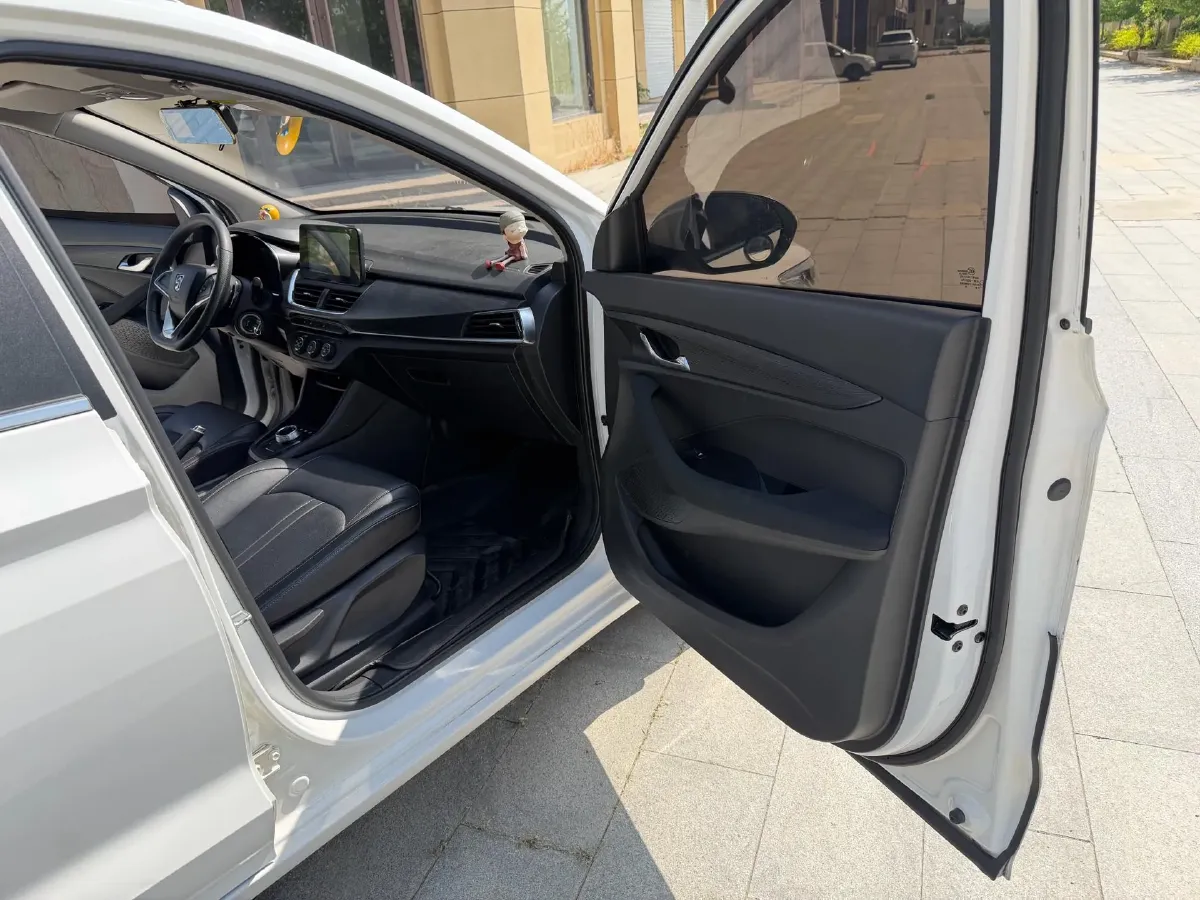 2018 BaoJun 530 1.5T 150HP L4 6MT,autocango,china used car exporter,china ev exporter,chinese used car exporter,chinese used ev exporter
