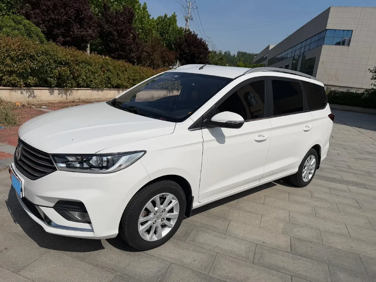 2018 BaoJun 530 1.5T 150HP L4 6MT,autocango,china used car exporter,china ev exporter,chinese used car exporter,chinese used ev exporter