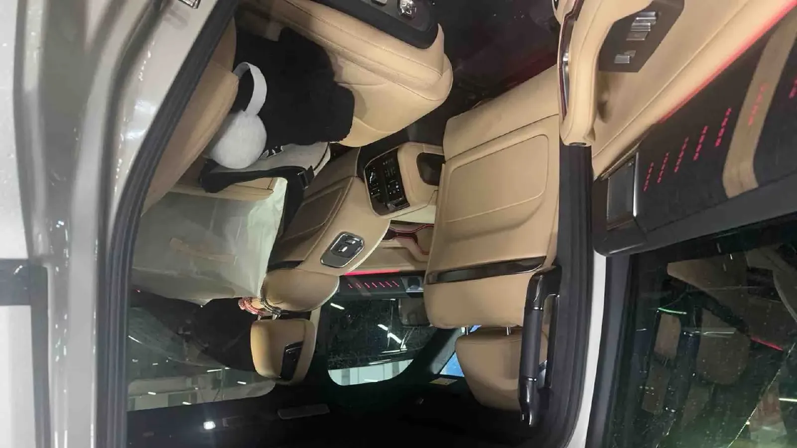 2025 FangChengBao Bao 8 2.0T 245HP L4 E-CVT PHEV 36.8KWH,autocango,china used car exporter,china ev exporter,chinese used car exporter,chinese used ev exporter