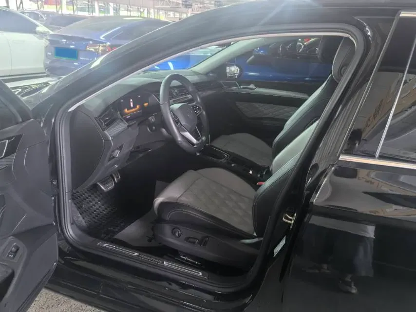 2023 Volkswagen Magotan 2.0T 186HP L4 7DCT,autocango,china used car exporter,china ev exporter,chinese used car exporter,chinese used ev exporter