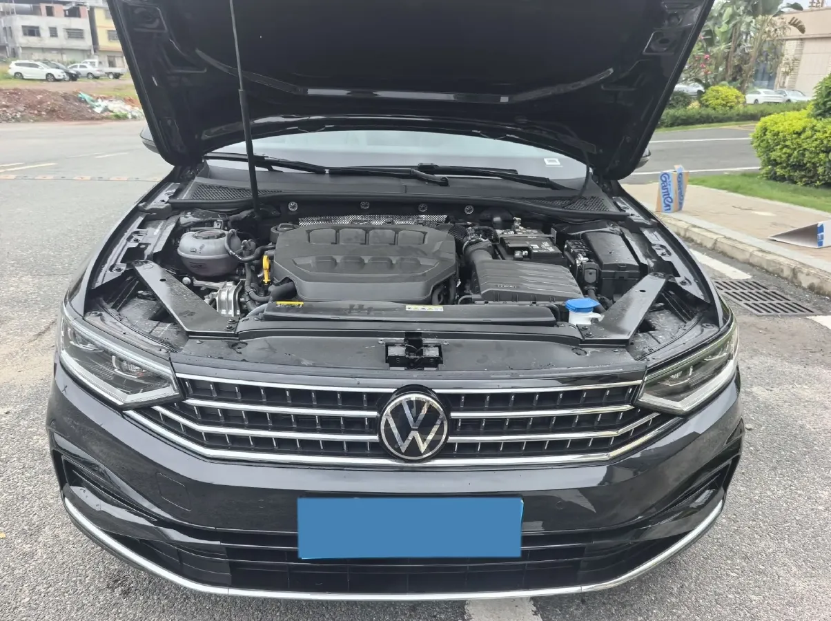 2025 Volkswagen Magotan 2.0T 186HP L4 7DCT,autocango,china used car exporter,china ev exporter,chinese used car exporter,chinese used ev exporter