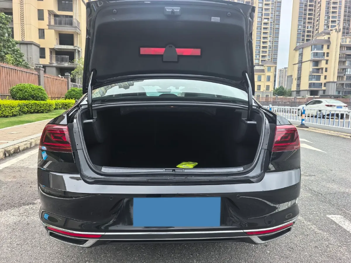 2025 Volkswagen Magotan 2.0T 186HP L4 7DCT,autocango,china used car exporter,china ev exporter,chinese used car exporter,chinese used ev exporter