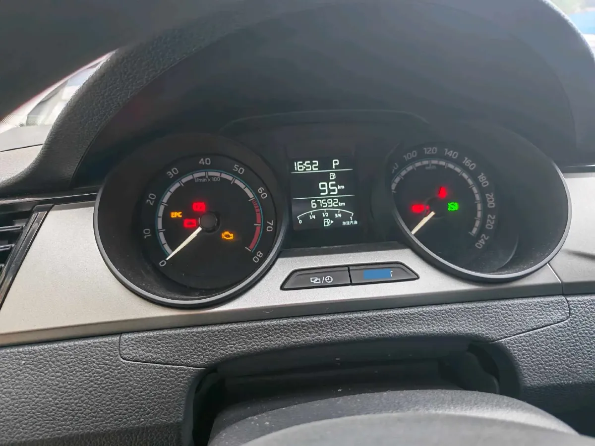 2020 Skoda Rapid Spaceback 1.5L 112HP L4 6AT,autocango,china used car exporter,china ev exporter,chinese used car exporter,chinese used ev exporter