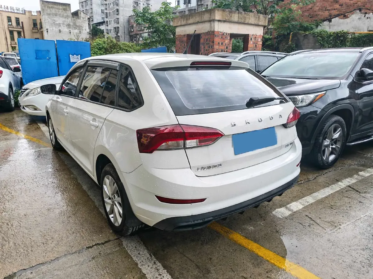 2020 Skoda Rapid Spaceback 1.5L 112HP L4 6AT,autocango,china used car exporter,china ev exporter,chinese used car exporter,chinese used ev exporter