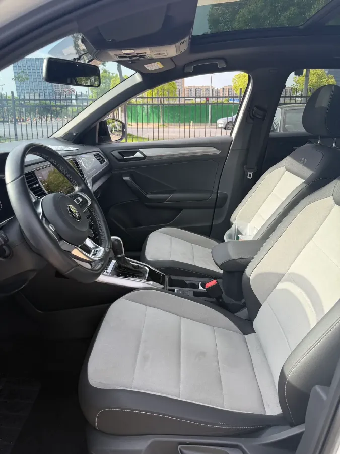 2021 Volkswagen T-Roc 1.4T 150HP L4 7DCT,autocango,china used car exporter,china ev exporter,chinese used car exporter,chinese used ev exporter