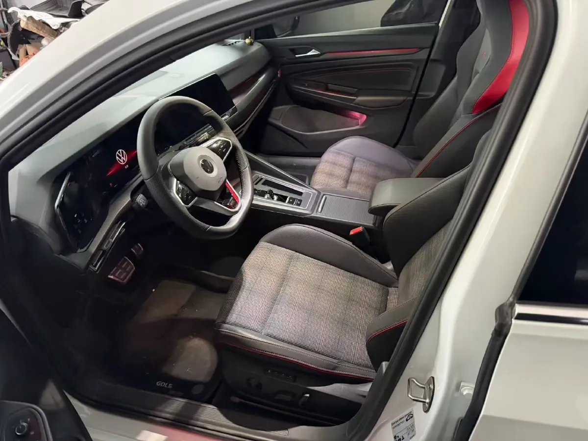 2021 Volkswagen GolfGTI 2.0T 220HP L4 7DCT,autocango,china used car exporter,china ev exporter,chinese used car exporter,chinese used ev exporter