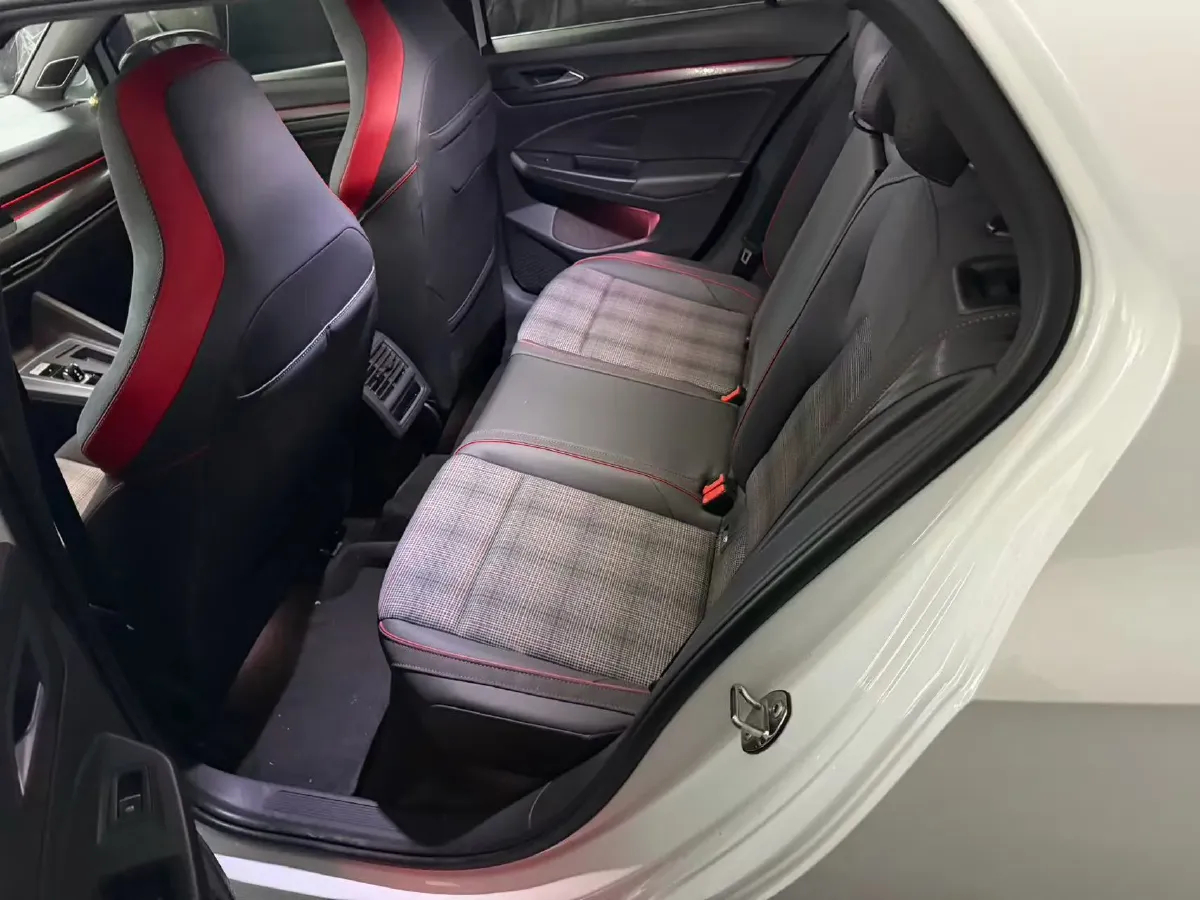 2021 Volkswagen GolfGTI 2.0T 220HP L4 7DCT,autocango,china used car exporter,china ev exporter,chinese used car exporter,chinese used ev exporter