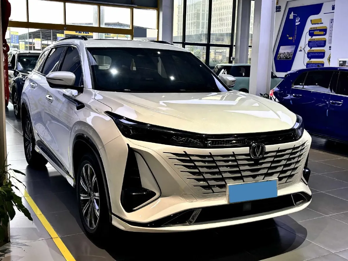2023 ChangAn CS75 Plus 1.5T 188HP L4 8AT,autocango,china used car exporter,china ev exporter,chinese used car exporter,chinese used ev exporter