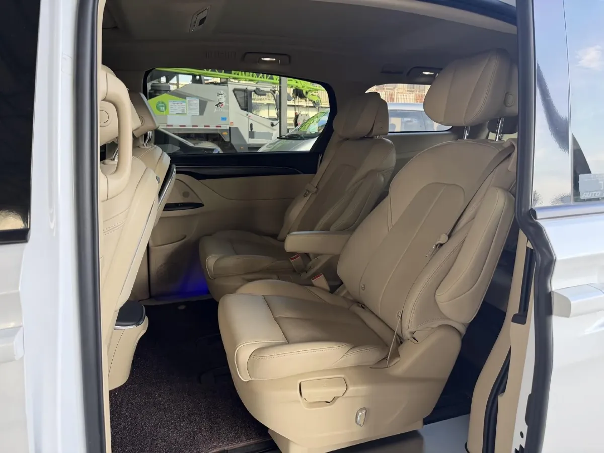 2021 Buick GL8 2.0T 237HP L4 9AT,autocango,china used car exporter,china ev exporter,chinese used car exporter,chinese used ev exporter