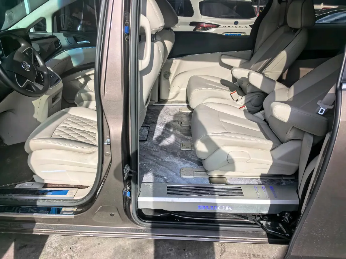 2021 Buick GL8 2.0T 237HP L4 9AT,autocango,china used car exporter,china ev exporter,chinese used car exporter,chinese used ev exporter
