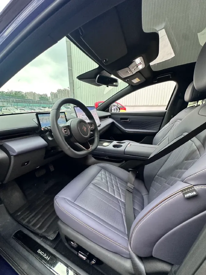 2025 BaoJun XiangJing 1.5T 143HP L4 1DHT PHEV,autocango,china used car exporter,china ev exporter,chinese used car exporter,chinese used ev exporter
