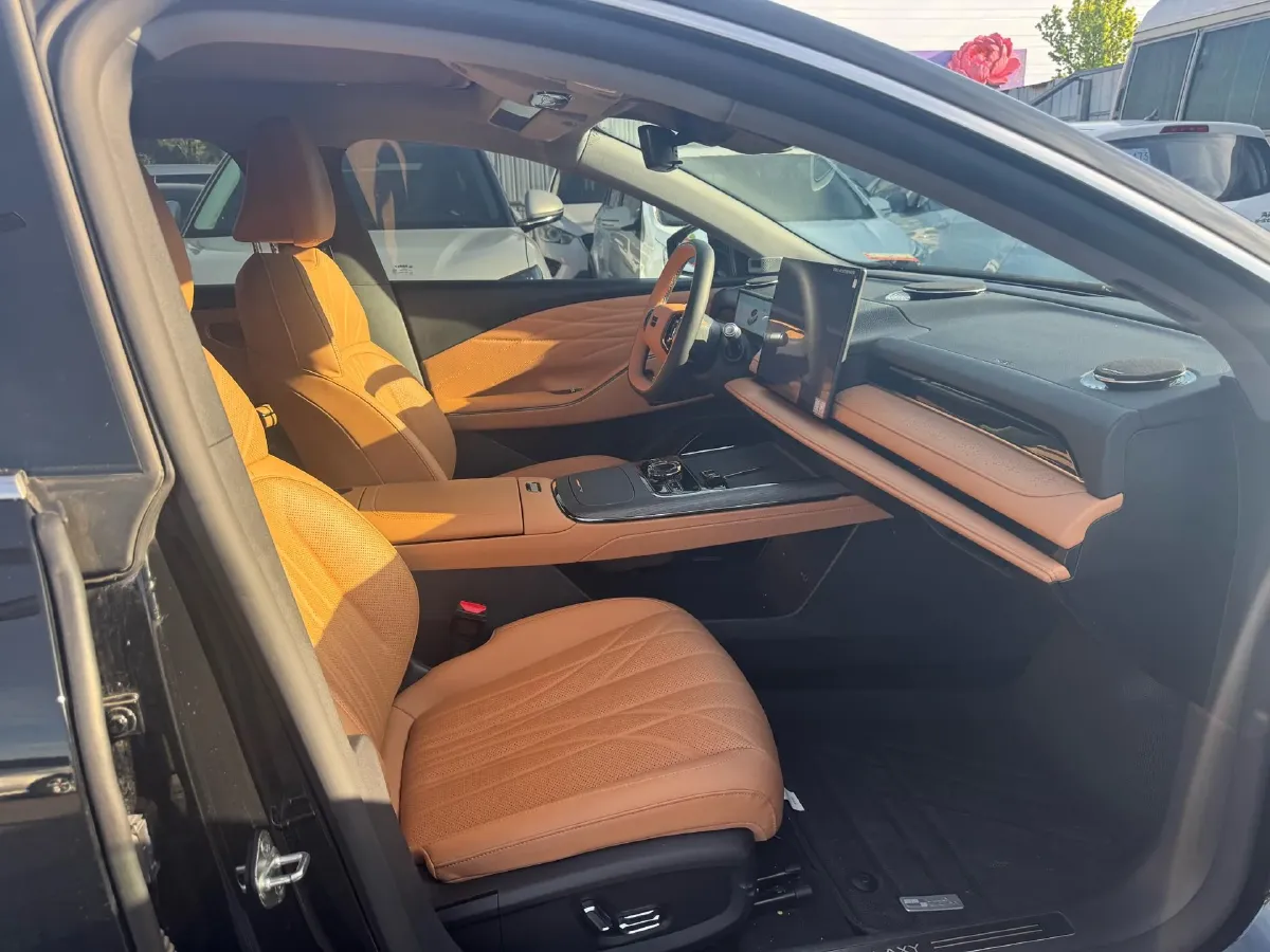 2025 Geely Galaxy Starshine 8 1.5L 112HP L4 1DHT PHEV,autocango,china used car exporter,china ev exporter,chinese used car exporter,chinese used ev exporter