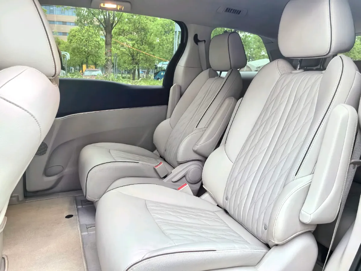 2022 Buick GL8 2.0T 237HP L4 9AT,autocango,china used car exporter,china ev exporter,chinese used car exporter,chinese used ev exporter