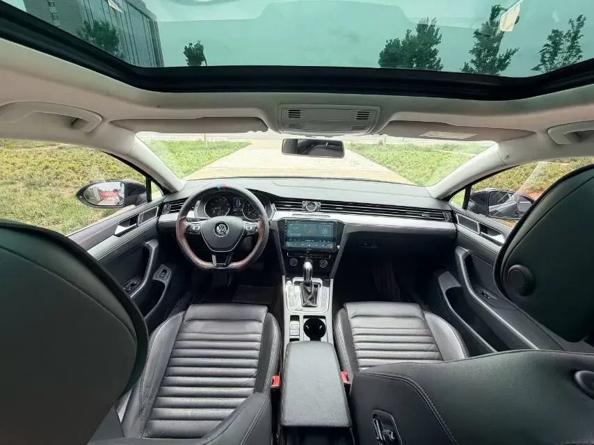 2018 Volkswagen Magotan 1.8T 180HP L4 7DCT,autocango,china used car exporter,china ev exporter,chinese used car exporter,chinese used ev exporter
