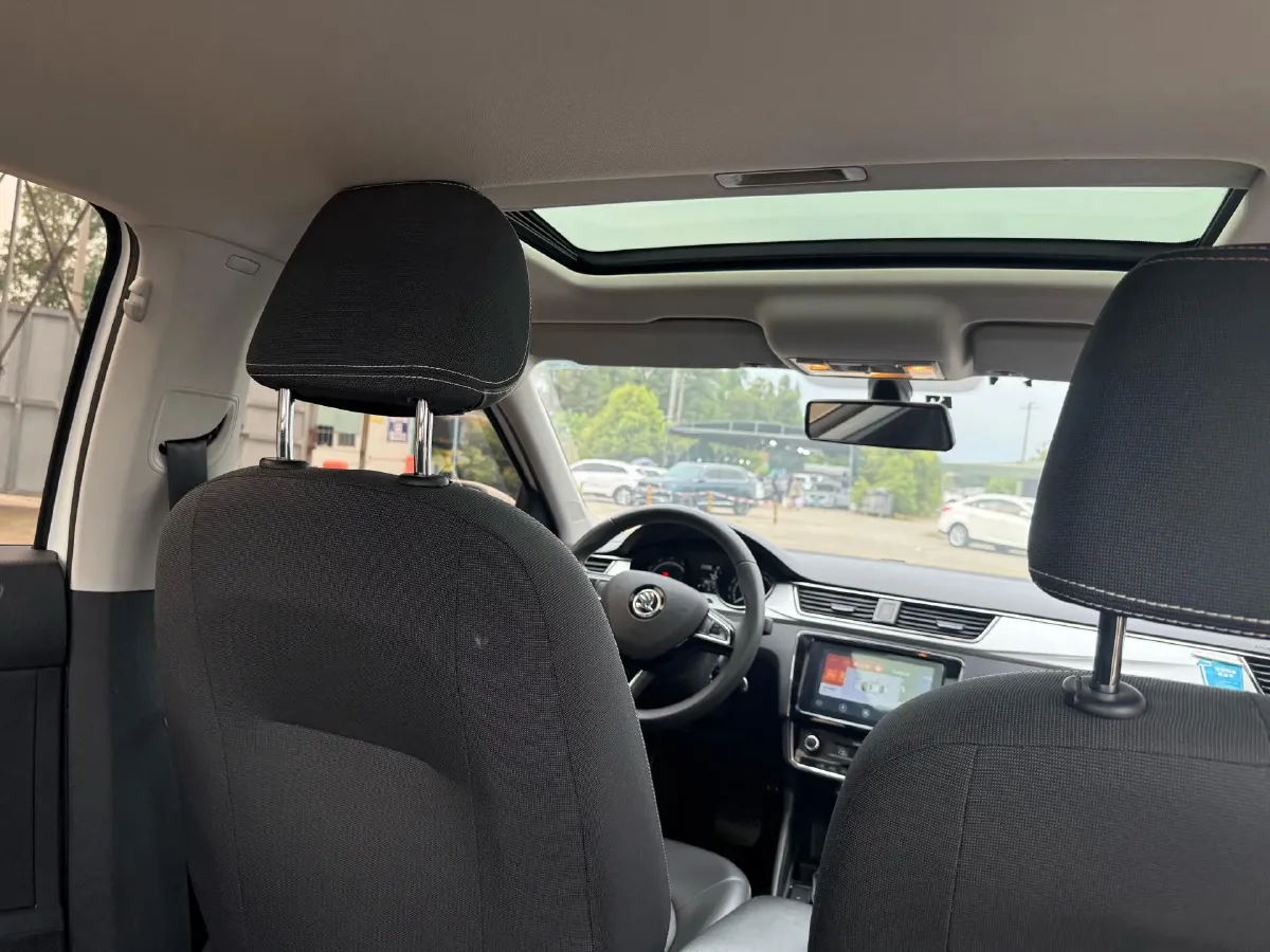 2022 Skoda Rapid 1.5L 112HP L4 6AT,autocango,china used car exporter,china ev exporter,chinese used car exporter,chinese used ev exporter