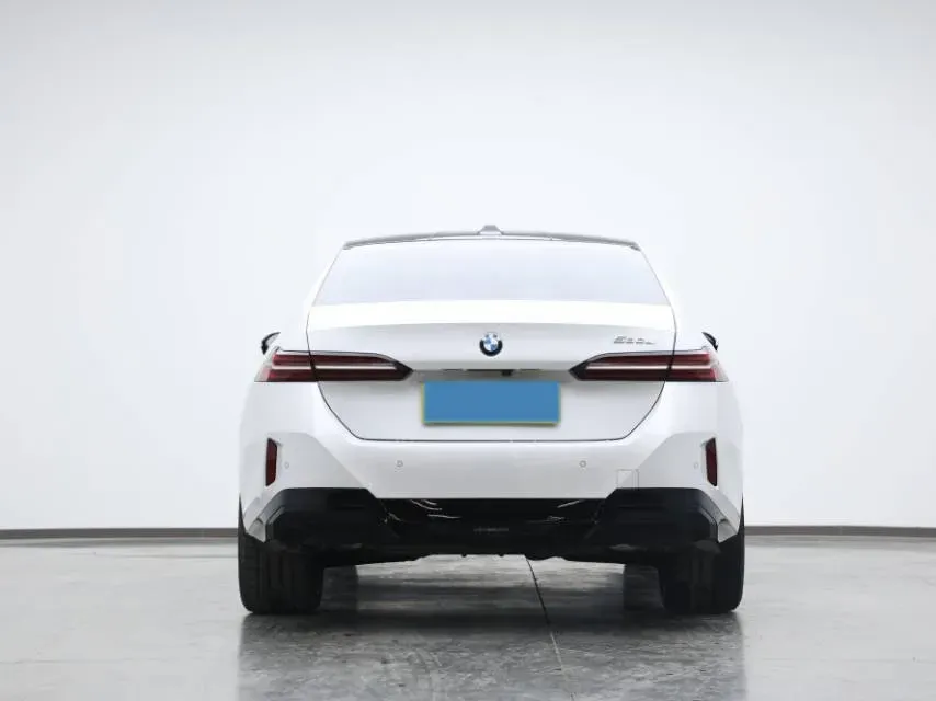 2025 BMW 5 Series 2.0T 258HP L4 8AT,autocango,china used car exporter,china ev exporter,chinese used car exporter,chinese used ev exporter