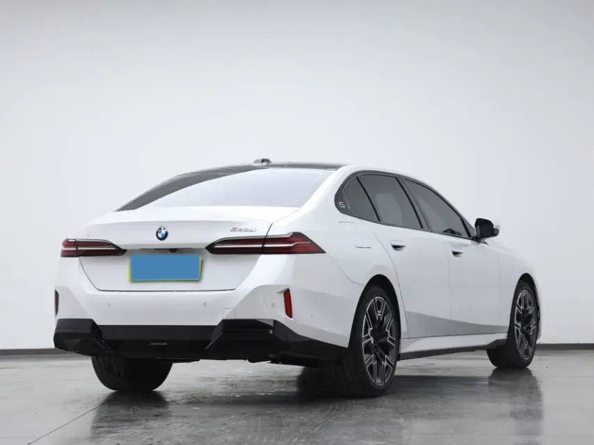 2025 BMW 5 Series 2.0T 258HP L4 8AT,autocango,china used car exporter,china ev exporter,chinese used car exporter,chinese used ev exporter