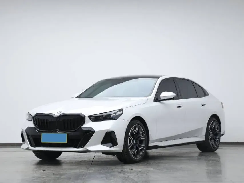 2025 BMW 5 Series 2.0T 258HP L4 8AT,autocango,china used car exporter,china ev exporter,chinese used car exporter,chinese used ev exporter