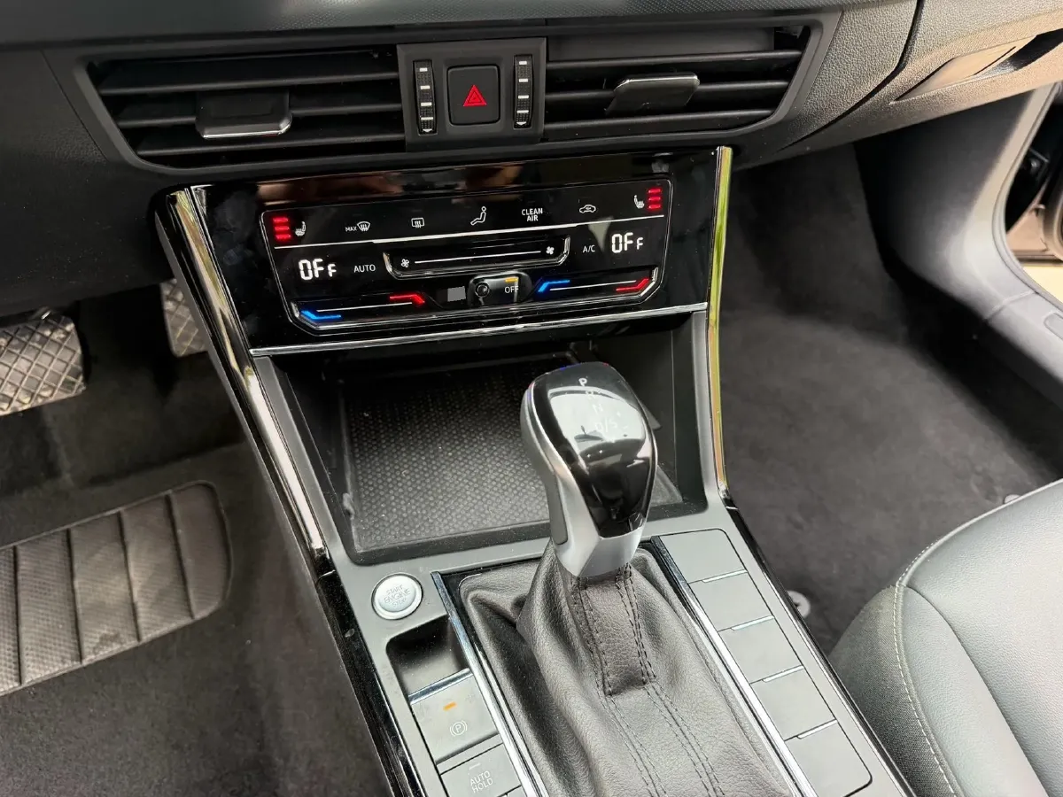 2023 Volkswagen Passat 1.4T 150HP L4 7DCT,autocango,china used car exporter,china ev exporter,chinese used car exporter,chinese used ev exporter