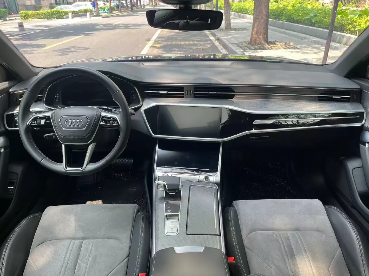 2023 Audi A6L 2.0T 190HP L4 7DCT,autocango,china used car exporter,china ev exporter,chinese used car exporter,chinese used ev exporter