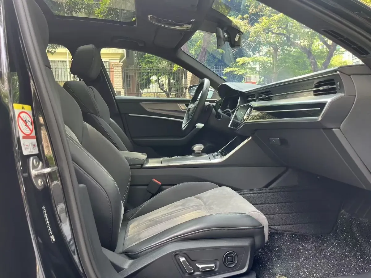2023 Audi A6L 2.0T 190HP L4 7DCT,autocango,china used car exporter,china ev exporter,chinese used car exporter,chinese used ev exporter