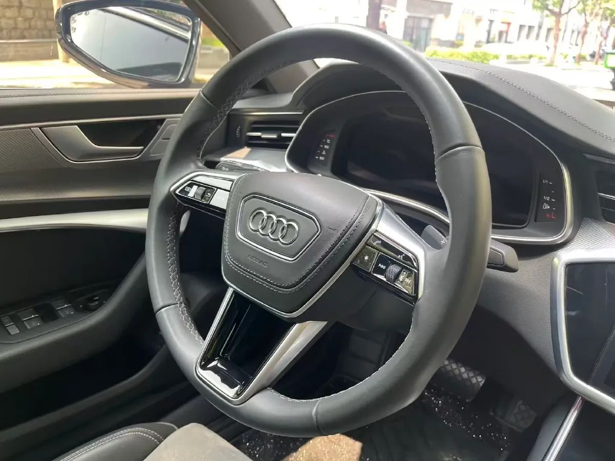 2023 Audi A6L 2.0T 190HP L4 7DCT,autocango,china used car exporter,china ev exporter,chinese used car exporter,chinese used ev exporter