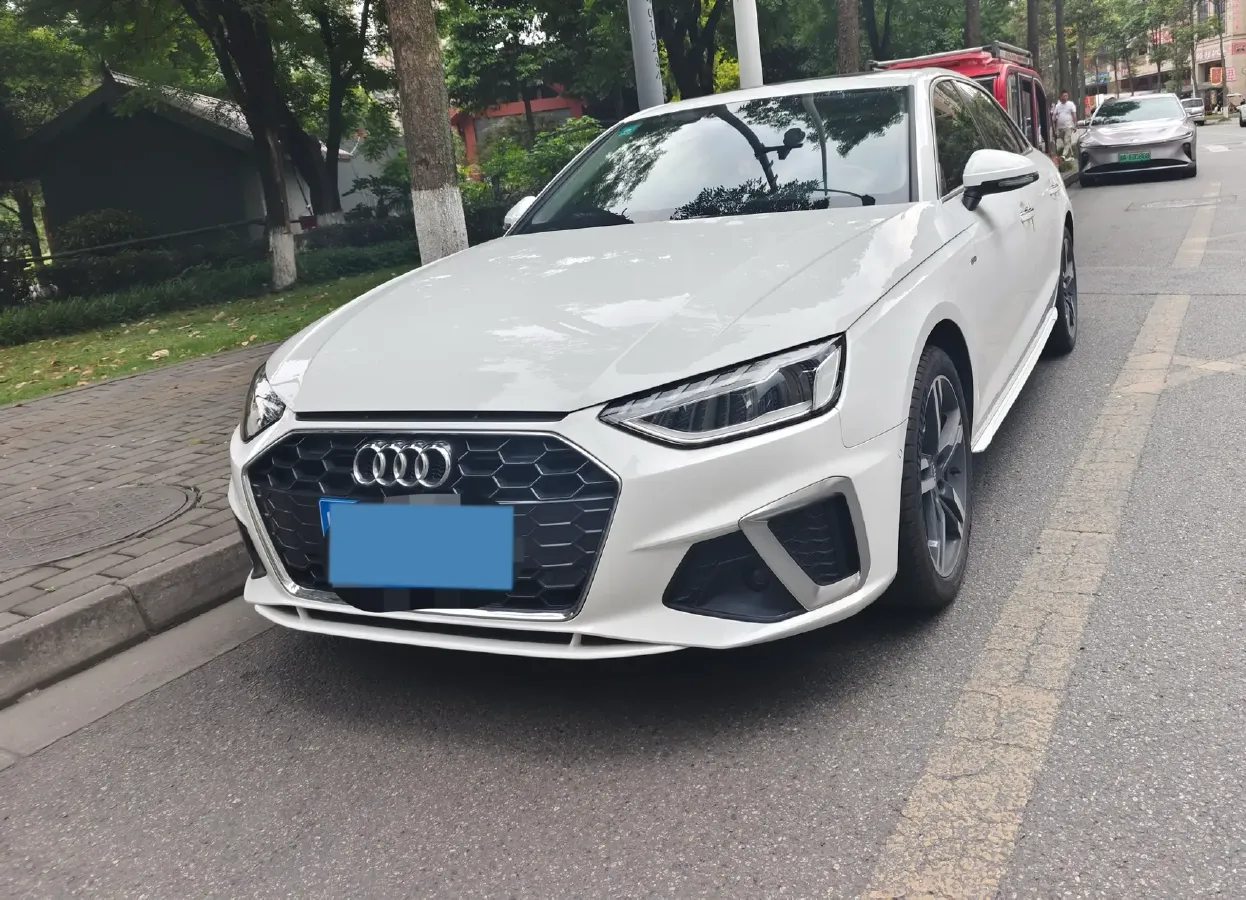 2020 Audi A4L 2.0T 190HP L4 7DCT,autocango,china used car exporter,china ev exporter,chinese used car exporter,chinese used ev exporter