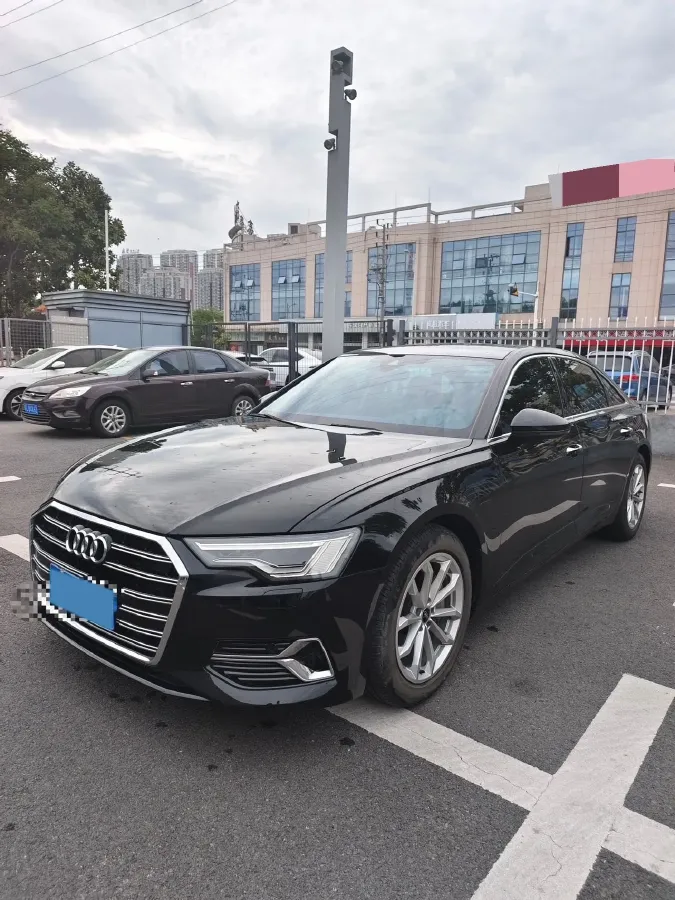 2023 Audi A6L 2.0T 190HP L4 7DCT,autocango,china used car exporter,china ev exporter,chinese used car exporter,chinese used ev exporter