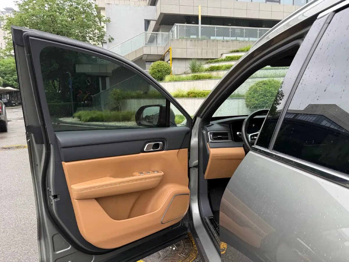 2021 Li ONE Range Extended 131HP REEV 40.5KWH,autocango,china used car exporter,china ev exporter,chinese used car exporter,chinese used ev exporter