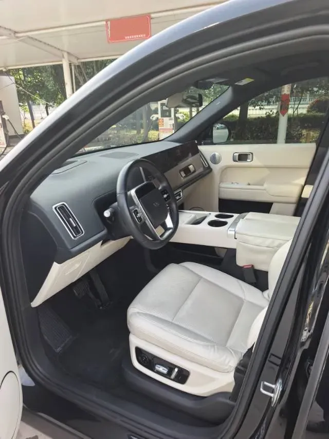 2023 Li L8 Range Extended 154HP REEV 40.9KWH,autocango,china used car exporter,china ev exporter,chinese used car exporter,chinese used ev exporter