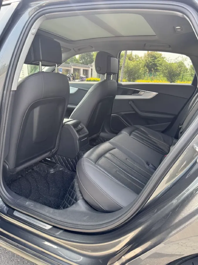 2020 Audi A4L 2.0T 190HP L4 7DCT,autocango,china used car exporter,china ev exporter,chinese used car exporter,chinese used ev exporter