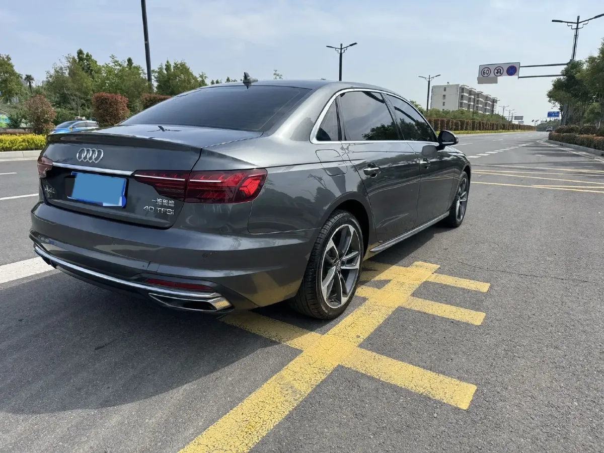 2020 Audi A4L 2.0T 190HP L4 7DCT,autocango,china used car exporter,china ev exporter,chinese used car exporter,chinese used ev exporter