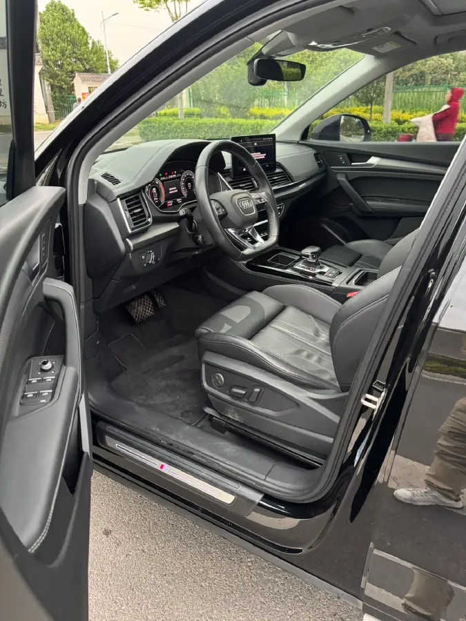 2021 Audi Q5L 2.0T 190HP L4 7DCT,autocango,china used car exporter,china ev exporter,chinese used car exporter,chinese used ev exporter