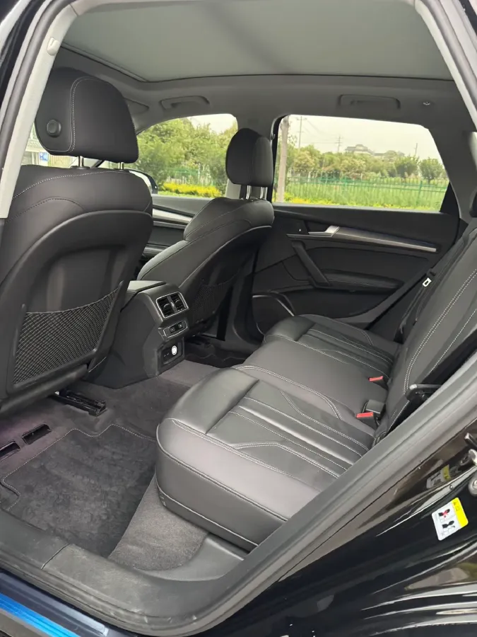 2021 Audi Q5L 2.0T 190HP L4 7DCT,autocango,china used car exporter,china ev exporter,chinese used car exporter,chinese used ev exporter