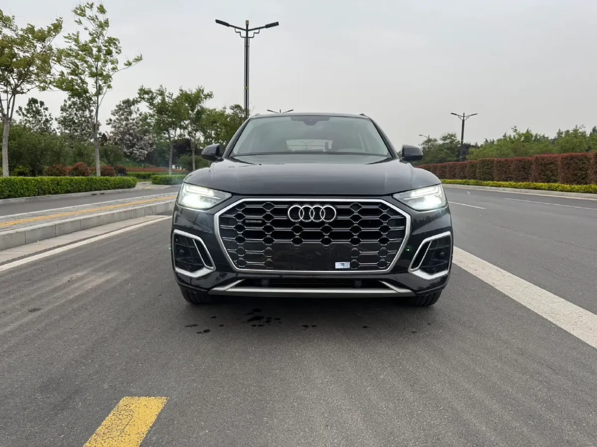 2021 Audi Q5L 2.0T 190HP L4 7DCT,autocango,china used car exporter,china ev exporter,chinese used car exporter,chinese used ev exporter